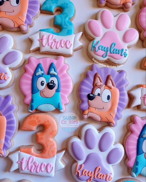 Bluey 3rd Birthday Cookies, Bluey Cookies, Harry Potter Treats, Bluey Art, Girl Birthday Cupcakes, Bluey Party, Bluey Birthday, Rainbow Cookies, 2nd Birthday Party Themes