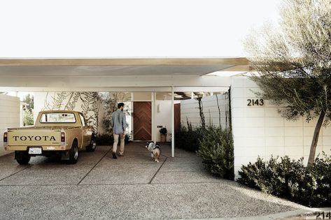 Mid Century Carport, Scandinavian Exterior, Scandinavian Exterior Design, Modern Carport, Palm Springs Houses, Mid Century Exterior, Carport Designs, Midcentury Home, Mid Modern