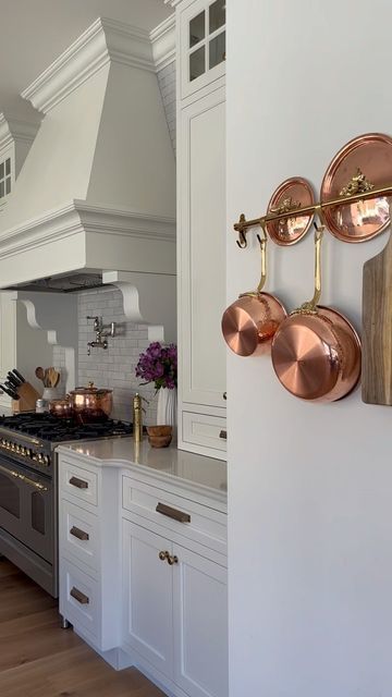 Pots On Wall Kitchen, Pan Display Kitchen, Pan Hanger Kitchen, Copper Pan Display, Hanging Pots And Pans Over Island, Pot Rack Hanging Wall, Hanging Pans In Kitchen, Hanging Pots And Pans On Wall, Beautiful Cookware