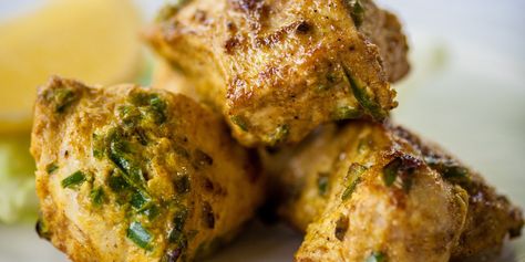 Chef Vineet Bhatia demonstrates how to make a delicious chicken tikka marinade recipe in this instructional video from Great British Chefs. Tikka Marinade, Chicken Tikka Marinade, Chicken Entree, Great British Chefs, Chicken Entrees, Chicken Tikka, Delicious Chicken, Veg Recipes, Chef Recipes