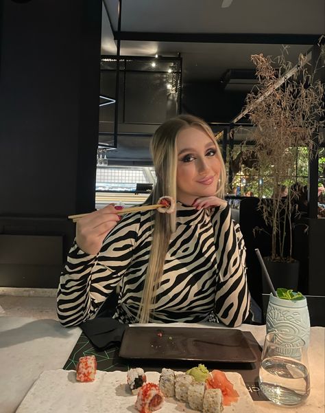 #sushi #aesthetic #restaurant #pose #blondhair #zebraprint #dress Sushi Aesthetic, Aesthetic Restaurant, Foto Inspo, Sushi Night, Louis Vuitton Bag Neverfull, Zebra Print, Blonde Hair, Restaurant, Quick Saves