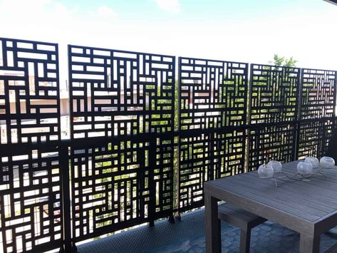 How to fix a bad view balcony - Balcony Boss Privacy Planter, Lattice Screen, Balcony Privacy Screen, Bamboo Privacy, Balcony View, Balcony Privacy, Bamboo Trellis, Modern Balcony, Wind Break