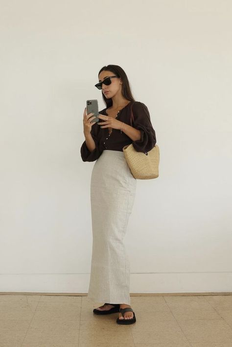 Linen Skirt Outfit, Maxi Skirt Outfit Summer, Long Linen Skirt, Spring Skirt Outfits, Skirt Outfit Summer, Maxi Skirts Summer, Breton Stripes, Maxi Outfits, Clothing Blogs