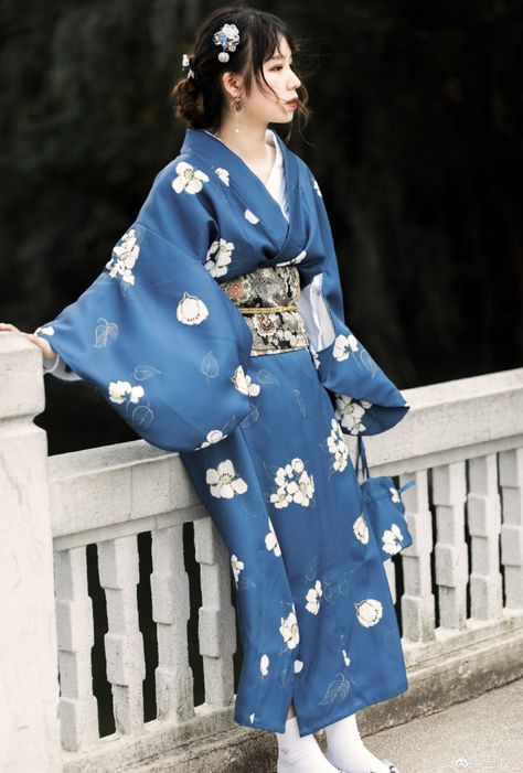 Blue Japanese Kimono, Japanese Yukata Women, Yukata Aesthetic, Traditional Japanese Clothing Woman, Blue Yukata, Yukata Women, Japanese Traditional Clothes, Japanese Traditional Clothing, Kimono Outfit