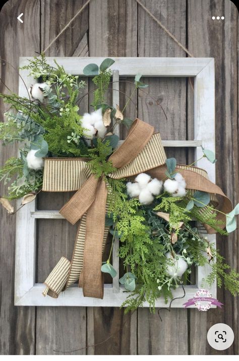 Window Frame Outdoor Decor, Old Window Wreath Ideas, Single Pane Window Crafts, Window Frame Wreath, Old Window Ideas For Outside, What To Do With Old Windows, Rustic Window Frame Decor, Vintage Window Frame Ideas, Crafts With Old Windows