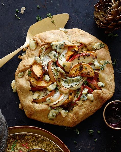 Butternut Pie, Squash Galette, Onion Galette, Savory Galette, Cheese Galette, Apple And Onion, Diet Pizza, Pizza Vegetariana, Butternut Squash Apple