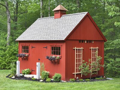 Small red barn; looks somewhat familiar. Terrarium Design, Red Shed, Chicken Barn, Wooden Greenhouses, Barns Sheds, Backyard Sheds, Potting Sheds, She Sheds, Potting Shed