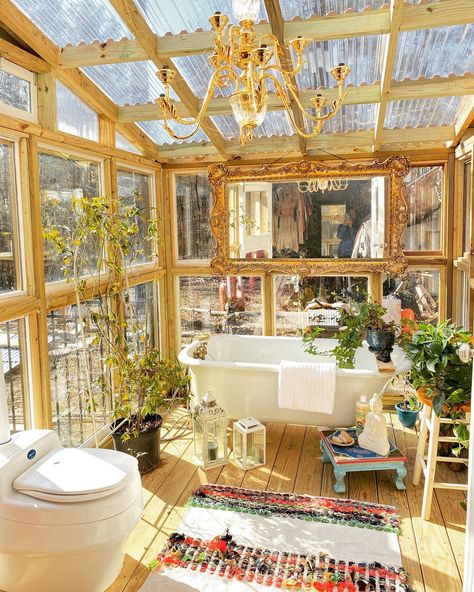 Greenhouse/Bathroom all in one! 😵 Would you shower here? 🌲🏡🌲 📸 Shower time at @belovedcabin Off Grid Bathroom, Off Grid Tiny House, Off Grid Homestead, Diy Tiny House, Community Housing, Off Grid Cabin, Outdoor Bath, Greenhouse Plans, Diy Greenhouse