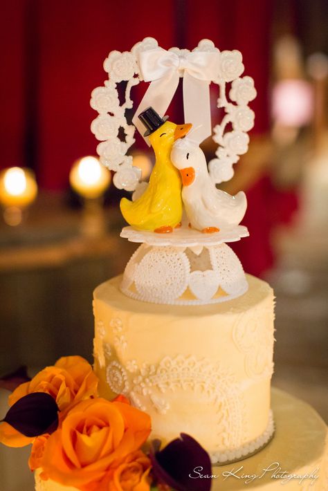 Wedding couple duck topper. Duck Wedding Cake Toppers, Duck Themed Wedding, Duck Wedding, Duck Cake, Runner Ducks, Future Wedding Plans, Wedding Topper, Wedding Couple, Wedding Cake Toppers