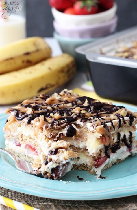 No Bake Fruit Cake Recipe, Almond Joy Pie, Life Love And Sugar, Ice Box Cake, Bake Banana, Banana Split Cake, Banana Split Dessert, Icebox Cake Recipes, Fruitcake Recipes