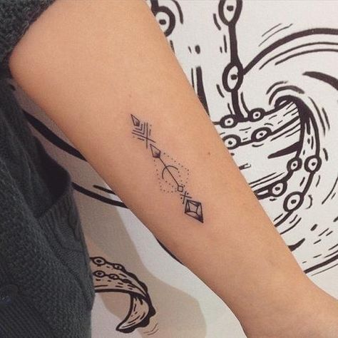 Simple Tattoo Ideas for Women Lotusblume Tattoo, Arrow Tattoos For Women, Tattoo Arrow, Forearm Tattoo Women, Arrow Tattoo, Arrow Tattoos, Tattoo Feminina, Trendy Tattoos, Forearm Tattoo