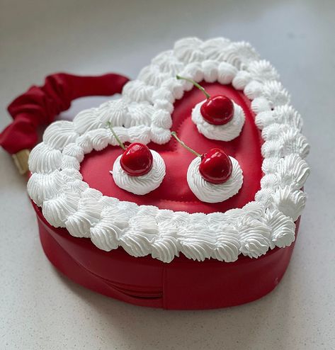 Stunning red heart shaped bag, decorated as a vintage cake topped with cherries. The bag has an extendable strap to be cross bodied as well. Around 8 inches. Cake Boxes Diy, Cake Purse, Vtuber Ideas, Kawaii Cherry, 3d Portfolio, Whipped Cream Cakes, Rainbow Purses, Heart Shaped Bag, Novelty Purses