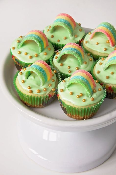 St. Patrick's Day Gluten-Free Rainbow Cupcakes Gluten Free Food List Printable, Gluten Free Disneyland, Naturally Gluten Free Foods, Gluten Free Snacks Recipes, Gluten Free Food List, Food Gluten Free, Gluten Free Foods, St Patrick Day Treats, Buckwheat Cake