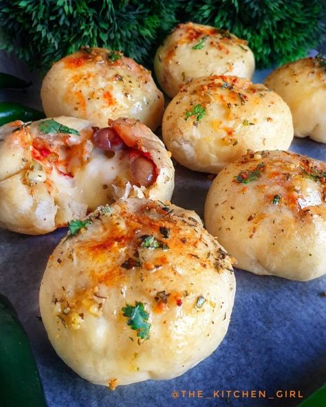 Pizza Bombs recipe by The Kitchen Girl Casserole Pizza, Pizza Appetizer, Pizza Bomb, Pizzas Recipe, Pizza Buns, Pizza Baking, Recipes Pizza, Bombe Recipe, Pizza Casserole