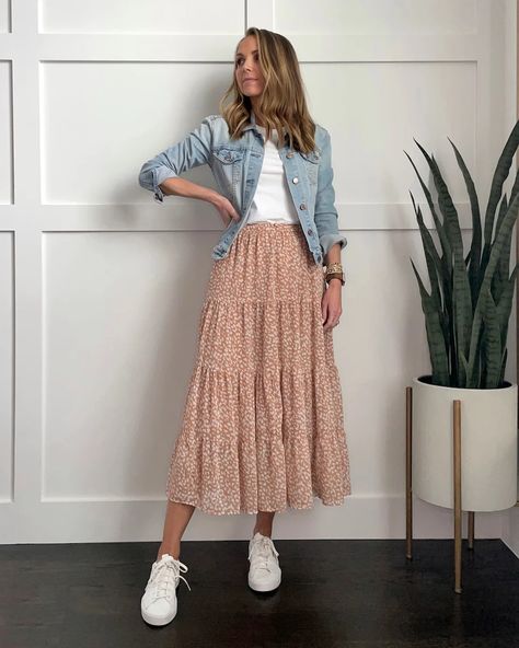 4 Ways to Wear Sneakers With Skirts - Merrick's Art Cute Sneakers For Skirts, Womens Long Skirt Outfit, Maxi Skirt Outfit With Sneakers, Maxi Skirts With Sneakers, Long Skirts With Sneakers, Teacher Maxi Skirt Outfit, Casual Non-stretch Skirt For Spring, Maxi With Sneakers, Casual Non-stretch Maxi Skirt For Spring