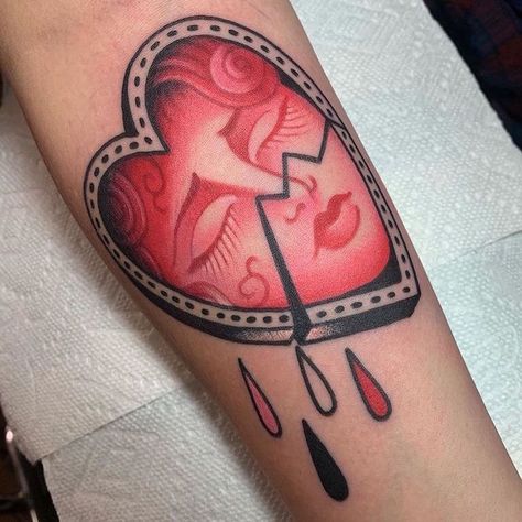 Traditional Heart Tattoos, Heart Tattoo Wrist, C Tattoo, Heart Tattoo Designs, Traditional Tattoo Art, Tattoo Outline, Face Tattoo, American Traditional Tattoo, American Traditional