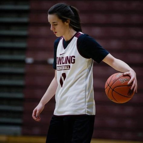 Caitlin Clark Basketball, Clark The Shark, Caitlyn Clark, Basketball Training Drills, Iowa Basketball, Basketball Girlfriend, Paige Bueckers, Indiana Fever, Iowa Hawkeye