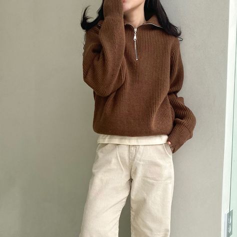 Brown Knitted Winter Cardigan, Brown Knit Casual Cardigan, Cardigan Outfit Korean, Cozy Brown Everyday Cardigan, Brown Everyday Cardigan, Brown Cardigan Outfit Korean, Brown Cardigan Outfit, Outfit Korean Style, Outfit Hoodie