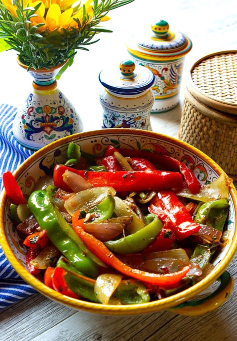 Pasta Peppers And Onions, Italian Peppers And Onions, Fried Peppers And Onions, Ww Salads, Vegetables Dishes, Fried Peppers, Pepper Recipes, Carmelized Onions, Italian Roast