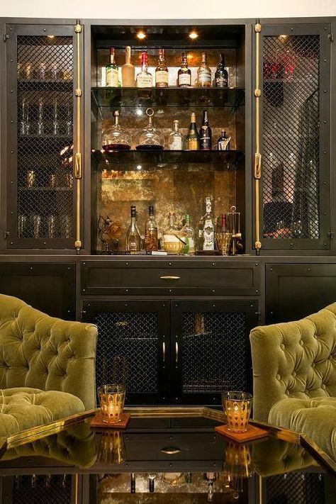 Elegant home bar in a room with tufted sofas Hollywood Regency Living Room, Regency Living Room, Chicken Wire Cabinets, Home Bar Cabinet, Modern Home Bar, Home Bar Rooms, Home Bar Design, Bar Designs, Black Living Room