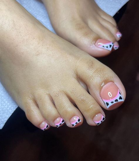 Design For Toe Nails, Toes Inspo Nails, Cowprint Nail Design Pink, Colorful Toe Nail Designs, Cow Print Toe Nails, Cute Toes Nails Designs, Color French Tip Toes, Toe Nail Art Designs Toenails, Acrylic Toes Designs