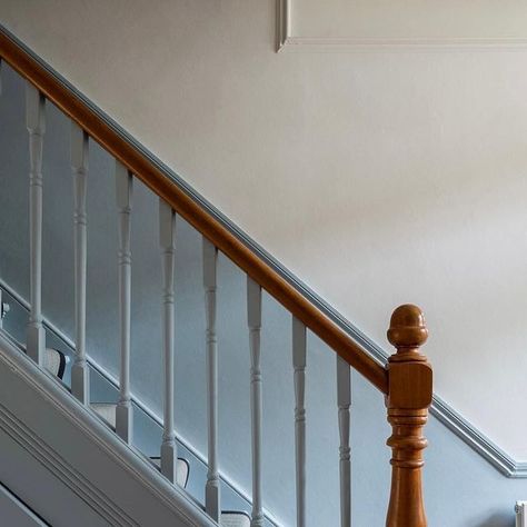 House by Mia. Interiors. London on Instagram: "A lovely way to break up huge expanses of bare walls, in this project we painted the hallway woodwork and area below the dado rail in Bone China Blue by @littlegreenepaintcompany - then carried the two-tone look right up the newer staircase to the loft, creating a faux dado effect, for continuity 💙  . . . #halfpaintedwall #twotonepaint #fauxdado #dadorail #hallway #hallwaydecor #hallwayinspo #hallwaydesign #hallwayideas #hallwayinspiration #hallwaystorage #hallstorage #halldecor #entranceway #entrancewaydecor  #staircase #staircasedesign #staircasedecor #landingdecor #bluehall #bluehallway #interiordesign #greeneroom #bonechinablue #banister #spindles #banisterdecor #understairstorage" Banister Painting, Hallway Woodwork, Painted Staircase Railing, Banister Spindles, Blue Staircase, Painted Banister, Painted Staircase, Understair Storage, Landing Decor