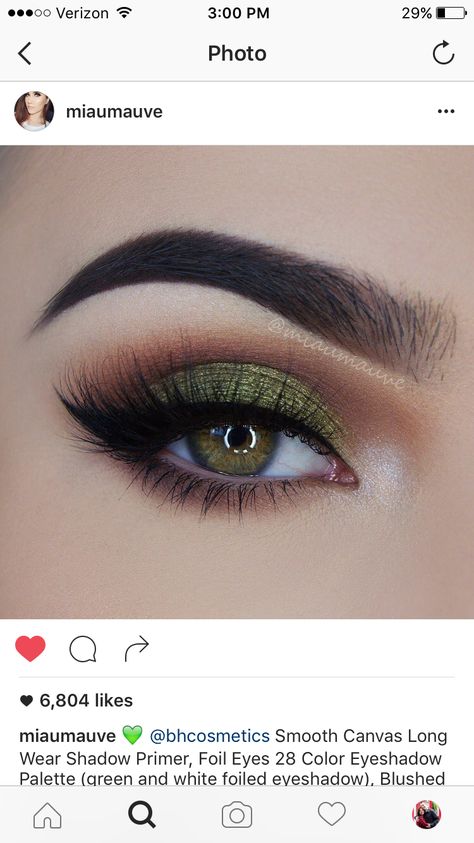 Olive green eyeshadow look makeup Olive Green Eyeshadow, Green Eyeshadow Look, Witch Makeup, Green Makeup, Beauty Make-up, Smink Inspiration, Colorful Eye Makeup, Green Eyeshadow, Makijaż Smokey Eye