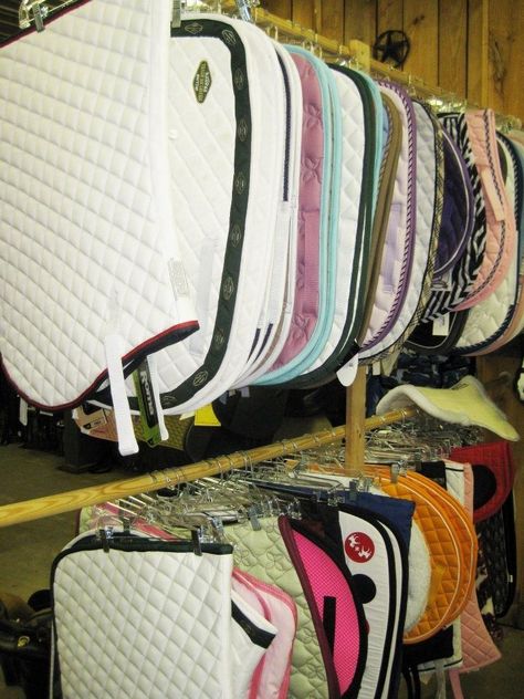 clever way to organize and store english saddle pads Saddle Pad Organization, Equestrian Organization, Small Tack Room Organization, Small Tack Room Ideas, Stable Organization, Saddle Pad Storage, Tack Organization, Barn Organization, Tack Room Organization