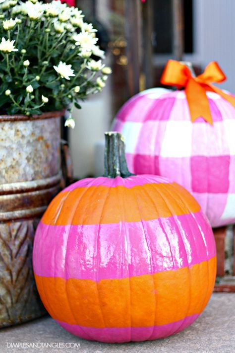 FALL FRONT PORCH DECORATIONS USING HOT PINK AND ORANGE - Dimples and Tangles Pink And Orange Halloween Decor, Pink Porch, Orange Fall Decor, Front Porch Decorations, Happy Holloween, Orange And Hot Pink, Dimples And Tangles, Summer Porch Decor, Porch Decorations