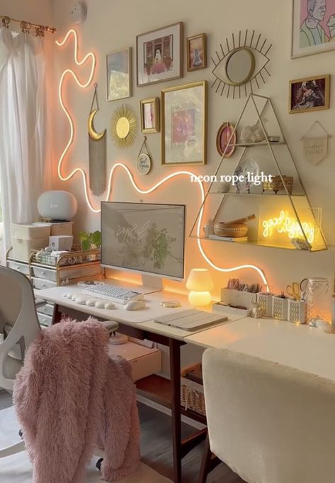 Desk String Lights, Fairy Lights Desk, Loft Living Room Decor, Cozy Setup, Girl Office, Up Lights, Cool Room Designs, Cozy Desk, Study Room Design