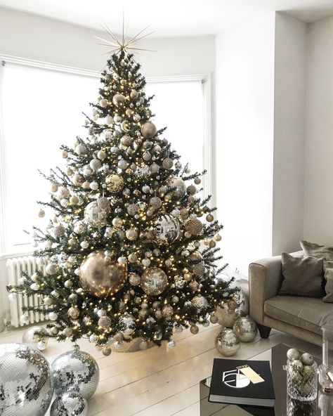 My Christmas Tree for 2018, decorated with mixed gold and silver baubles to reference the iconic Studio 54 logo. The tree topper is a recreation of when a spotlight hits a disco ball. Disco Christmas Tree, Christmas Tree Inspiration Simple, Disco Christmas, Christmas Tree Inspo, Gold Christmas Tree Decorations, Silver Christmas Decorations, Elegant Christmas Trees, Modern Christmas Tree, Modern Christmas Decor