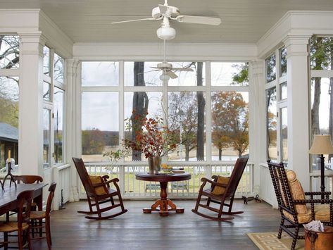 Porch Bay Dream Porch, Cozy Porch, Balkon Decor, Rocking Chair Porch, Porch Addition, Casa Country, Garden Beautiful, Outdoor Porch, Rocking Chairs