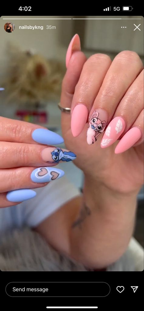 Pink And Blue Stitch Nails, Lilo And Stitch Press On Nails, Lilo And Stitch Nails Acrylic Simple, Stitch Fake Nails, Stitch And Angel Nail Designs, Stitch And Angel Nail Art, Stitch Disney Nails Easy, Nails Stitch Disney, Nails With Disney Designs