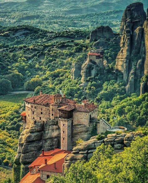 Greece Mountain Mt Vitsi Greece, Greece Castle, Ambrose Aesthetic, Things To See In Rome, Arcadia Greece, Greece Mountains, North Greece, Greek Landscape, Northern Greece