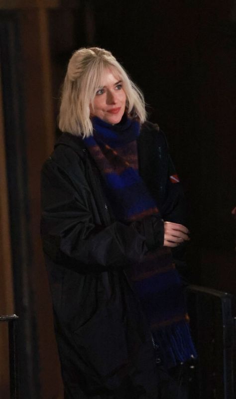 Dakota Johnson on “Daddio” Filming Set in New Jersey Dakota Johnson Blonde, Blonde Hair 2023, Filming Set, Dakota Jhonson, Tan Skin Blonde Hair, Film Set, Old People, Dakota Johnson, Platinum Blonde