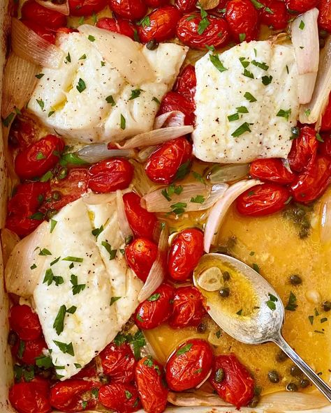 White Fish Dinner, One Pan Fish Dinner, Cod With Tomatoes, Quick Casseroles, Capers Recipe, Fish Dinner Recipes, One Pan Dinner, Simple Green Salad, Cod Recipes