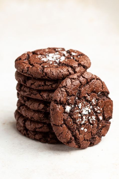 Easy vegan chocolate cookies - Lazy Cat Kitchen Easy Cookies Chocolate, Easy Food Photography, Easy Cookies Recipes, Sweet Food Photography, Photography Cookies, Cookie Photography, Cookies Recipes Easy, Cookies Photography, Sweets Photography