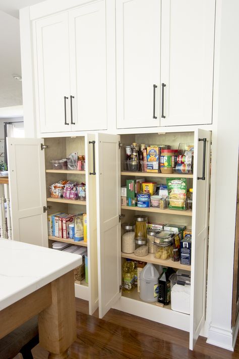 Farmhouse Organization, Shallow Pantry, Corner Kitchen Pantry, Free Standing Kitchen Pantry, Kitchen Pantry Ideas, Small Kitchen Pantry, Kitchen Pantry Cupboard, Classy Farmhouse, Ideas For Storage