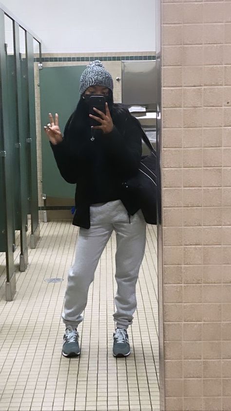 First Day Of School Outfit Winter, Cool Grey 6s Outfit, Grey New Balance Outfit, Grey Beanie Outfit, Neumel Uggs Outfit, Neumel Uggs Outfit Women, New Balance 574 Outfit, Grey Leggings Outfit, Beanie Outfit