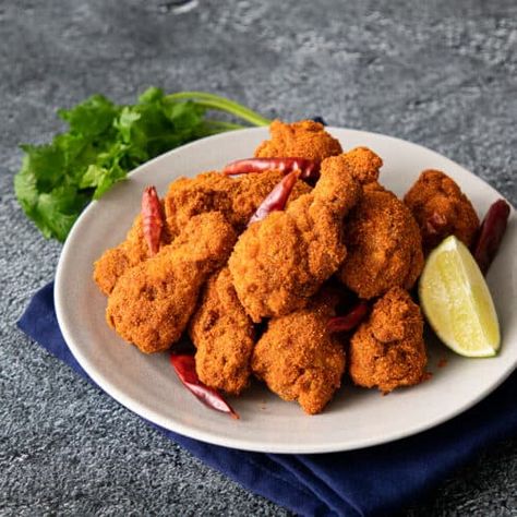 Thai Wings Recipe, Thai Cashew Chicken Recipe, Thai Wings, Satay Marinade, Hot Thai Kitchen, Best Fried Chicken Recipe, Hat Yai, Thai Kitchen, Spicy Thai