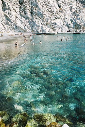 Perissa Beach, Santorini  - Greece Maybe in a small boat for part of the engagement session?? Perissa Beach, Santorini Grecia, Voyage Europe, Santorini Greece, Dubrovnik, Greece Travel, Macedonia, Pretty Places, Oh The Places Youll Go