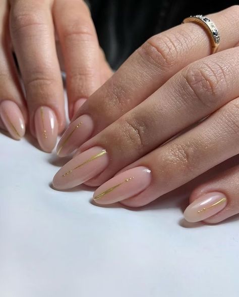 13 Gold Chrome Nail Designs That Are *So* Main Character-Coded Gold Boho Nails, Chic Nail Art Classy, Nail With Gold Line, Summer Gold Nails, Nude Nails With Gold Design, Neutral Gold Nails, Nude And Gold Nail Designs, Nails Gold Design, Elegant Gold Nails