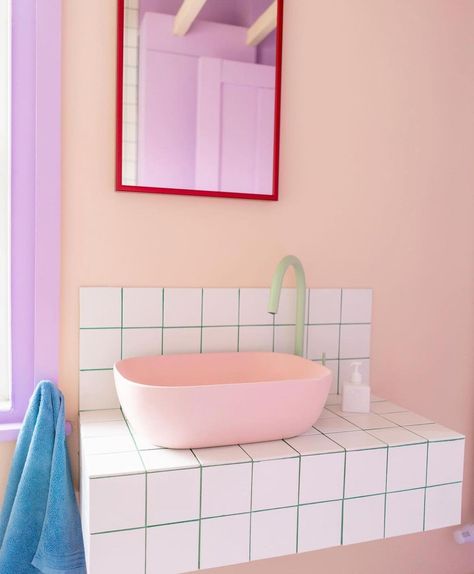 Green Grout, Lilac Bathroom, Small Bathroom Renos, Colorful Bathroom, Eclectic Bathroom, Pretty Bathrooms, Bathroom Inspiration Decor, Upstairs Bathrooms, Bad Design