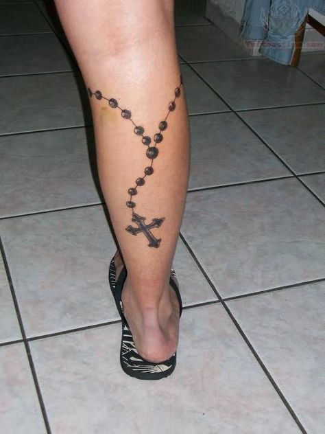 31 Rosary Beads Tattoos With Symbolism and Meanings - Tattoos Win Rosary Cross Tattoo, Cross Tattoo On Back, Rosary Tattoos, Rosary Bead Tattoo, Tattoo On Thigh, New Beginning Tattoo, Mujeres Tattoo, Pocket Watch Tattoos, Tattoo On Leg