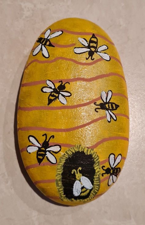 Bees Rock Painting, Bee Rocks, Garden Rock Art, Diy Rock Art, Painted Rock Animals, Painted Rocks Kids, Painted Rocks Craft, Painted Rocks Diy, Rock Painting Ideas Easy