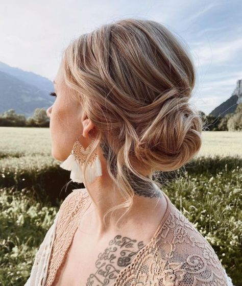 Cute Quick Boho Updo for Fine Hair Updo For Fine Hair, Hair Dos For Wedding, Fine Hair Blonde, Fine Hair Updo, Long Hair Highlights, Side Ponytails, Boho Updo, Braided Chignon, Side Ponytail