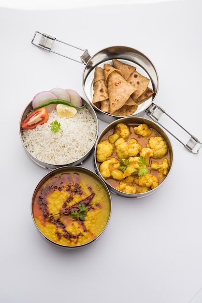 Indian vegetarian lunch box or tiffin ma... | Premium Photo #Freepik #photo #tiffin #indian-food #indian-cuisine #chapati Indian Lunch Box, Vegetarian Lunchbox, Tiffin Service, Indian Fast Food, Tiffin Recipe, Tiffin Box, Wall Corner, Cooked Food, Vegetarian Lunch