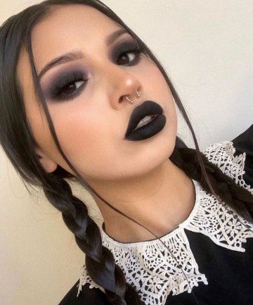 Wednesday Addams Makeup, Best Halloween Makeup, Wednesday Addams Costume, Stick Light, Kostuum Halloween, Halloween Beauty, Cute Halloween Makeup, Halloween Makeup Pretty, Cool Halloween Makeup