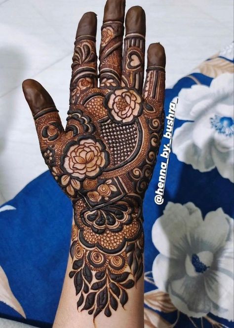 Latest Arabic Front Hand Mehndi Henna Crown, Crown Tattoos For Women, Elegant Henna, Crown Tattoos, Beautiful Mehndi Designs, Front Hand Mehndi, Front Mehndi Design, Palm Mehndi Design, Legs Mehndi Design