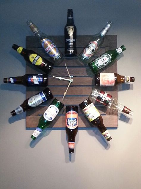 Is it miller time? No its half past Heineken. Oh thanks. ~For My Guy's Man Cavs. ❤️ Beer Bottle Diy, Do It Yourself Decoration, Diy Beer, Pub Sheds, Interior Vintage, Wine Bottle Diy Crafts, Wine Bottle Diy, Deco Originale, Beer Bottles